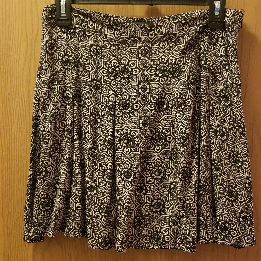 Forever 21 Black and Cream Skirt - Large